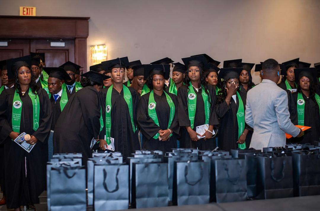 Groupe de médecins nouvellement diplômés de la FMSS UNEPH